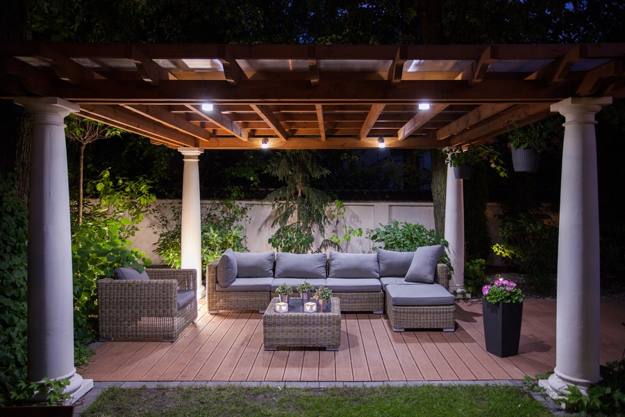 transform-your-outdoor-shades-with-motorized-screens-for-your-home